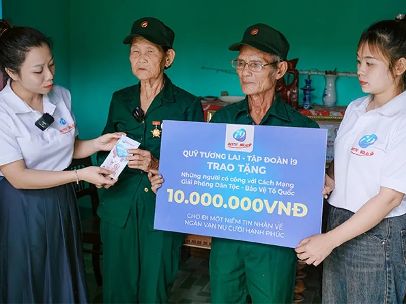 Hình ảnh hỗ trợ khách hàng của 6ff sẵn sàng trả lời câu hỏi